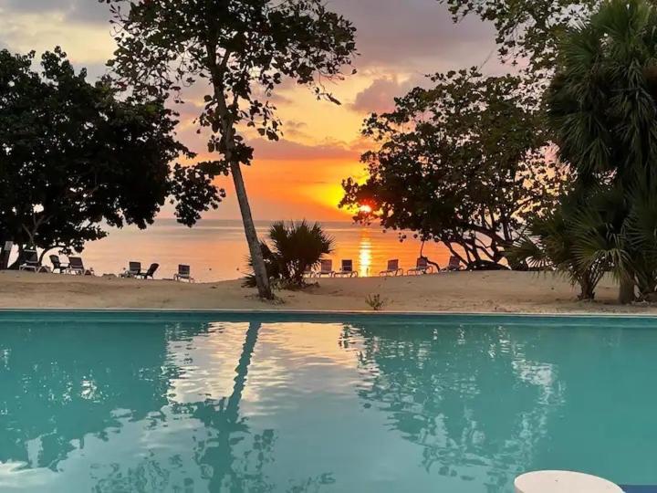 Villa Irie Vibes Ocean View Negril Esterno foto